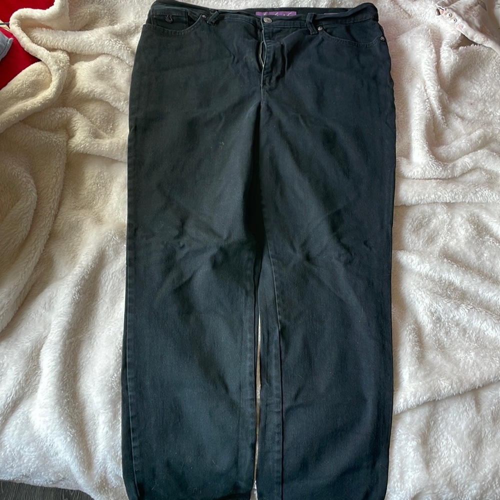 Gloria Vanderbilt Black Straightleg Jeans